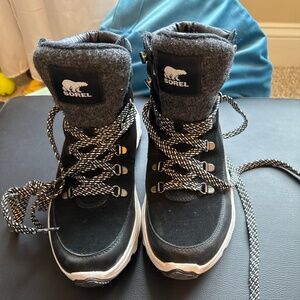 Sorel Kinetic Sneaker Boot
